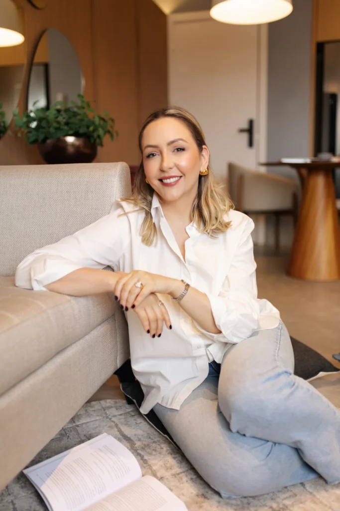 Camila trabalha com planejamento financeiro personalizado